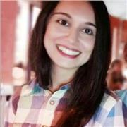 Laureata in Lettere e Insegnante di Italiano a stranieri, impartisce lezioni di Italiano, Storia e Italiano L2